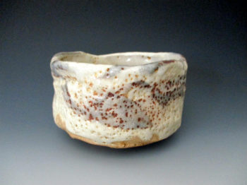 志野茶碗　銘「残り雪」