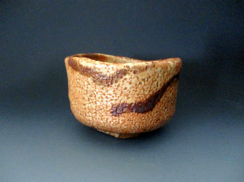 金華山志野茶碗　銘「遊子(ゆうし)」