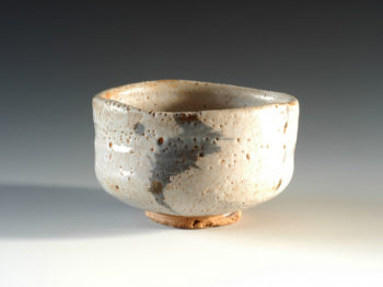志野茶碗　銘 ｢田秋 （でんしゅう）｣
